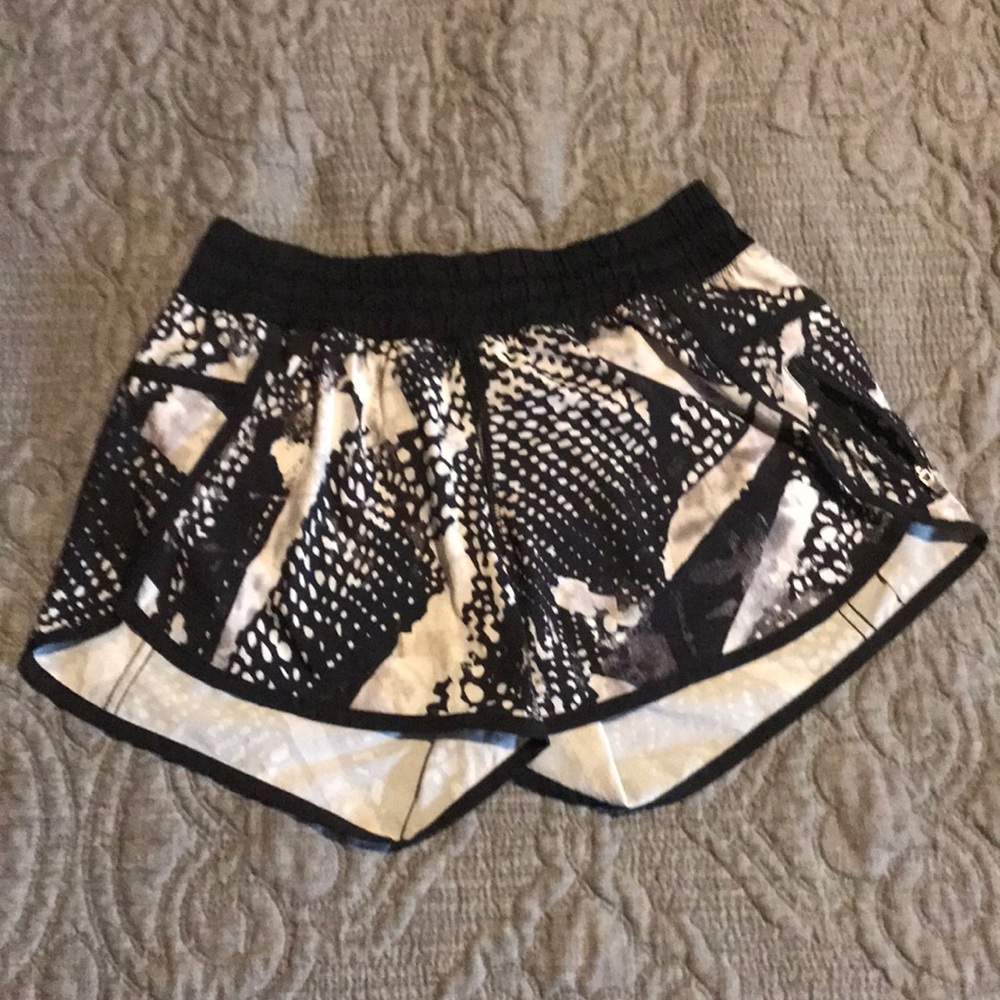 Lululemon Tracker III-static mist sz 6